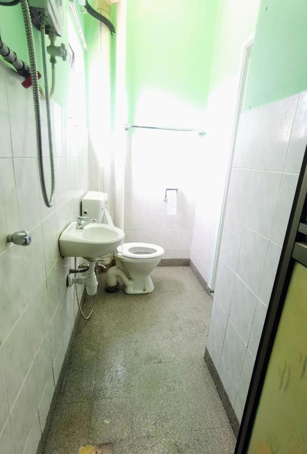 3 2 Parking 10pax Psr Comfy Sofa&bed Near Mrt Eateries Mcd Apartment Seri Kembangan
