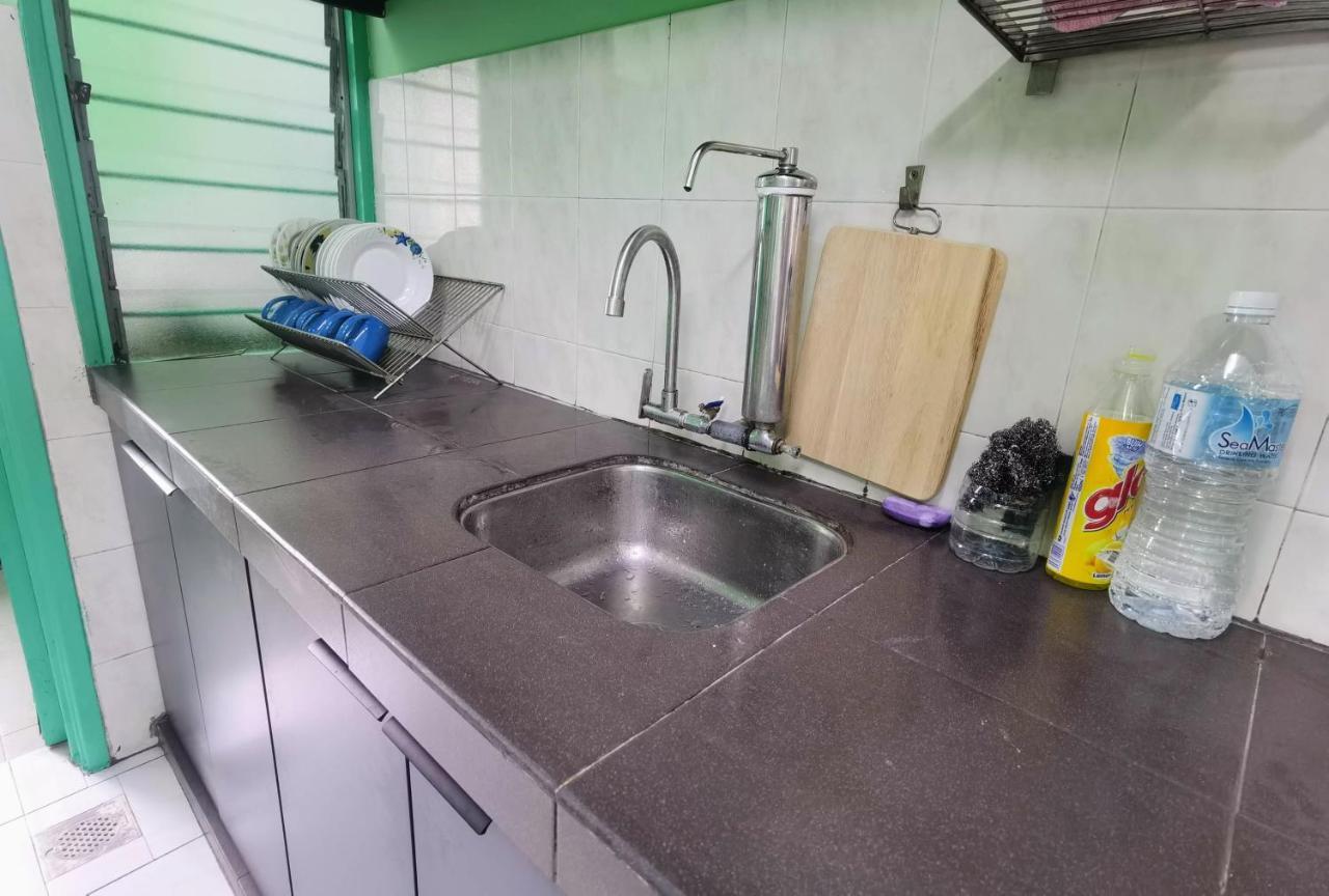 3 2 Parking 10pax Psr Comfy Sofa&bed Near Mrt Eateries Mcd Seri Kembangan